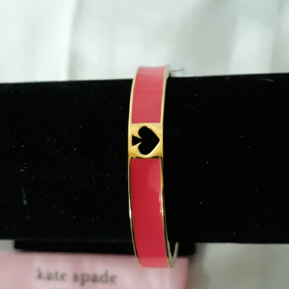 Kate Spade "hole punch spade" Coral Hinge Bangle - Picture 2 of 2